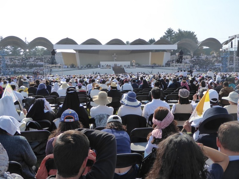 20.000 Priester, Ordensleute und Seminaristen waren beim Gottesdienst mit Sportstadion. (Quelle: Erbacher)