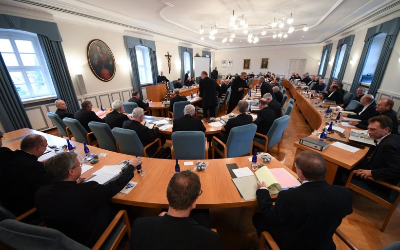 66 Mitglieder umfasst aktuell die Deutsche Bishcofskonferenz. Traditionell findet die Herbstvollversammlung im Priesterseminar in Fulda statt. (Quelle: dpa)
