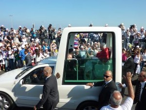 Papamobil: Papst Benedikt XVI. in Beirut