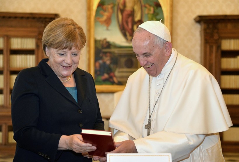 Vor der Preisverleihung hat Papst Franziskus Bundeskanzlerin Angela Merkel in Privataudienz empfangen. Es war bereits das dritte Treffen der beiden. (Quelle: reuters)