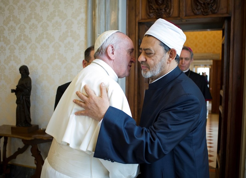 Papst Franziskus und Großscheich Ahmed Mohamed el-Tayeb am Morgen im Vatikan. (Quelle: reuters)