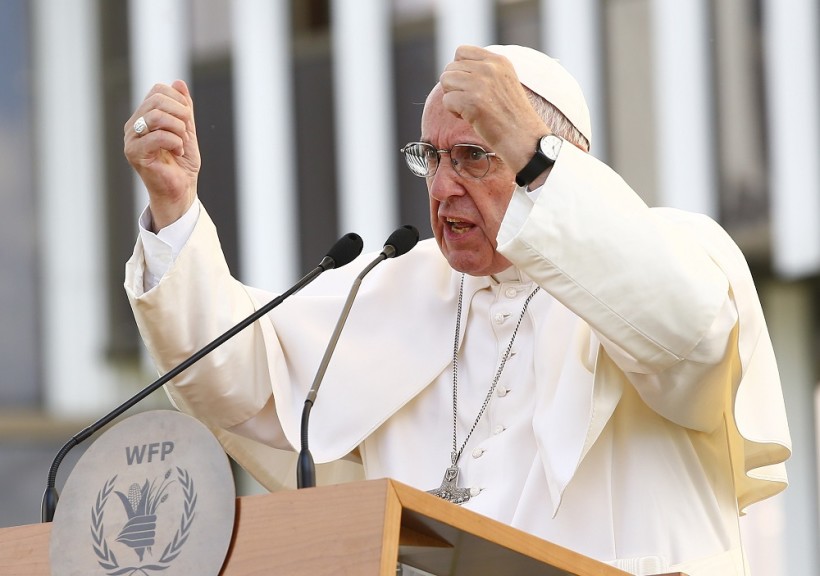 Papst Franziskus spricht hier nicht über die Bewegungen, sondern kritisiert beim Besuch der Welternährungsprogramms PAM gestern die Kommerzialisierung von Lebensmitteln. (Quelle: ap)