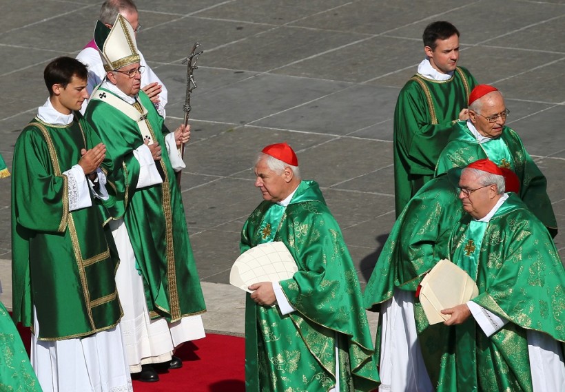 Papst Franziskus heute Morgen zu Beginn eines Gottesdienstes auf dem Petersplatz. Bald gibt es noch mehr Kardinäle. (Quelle: reuters)