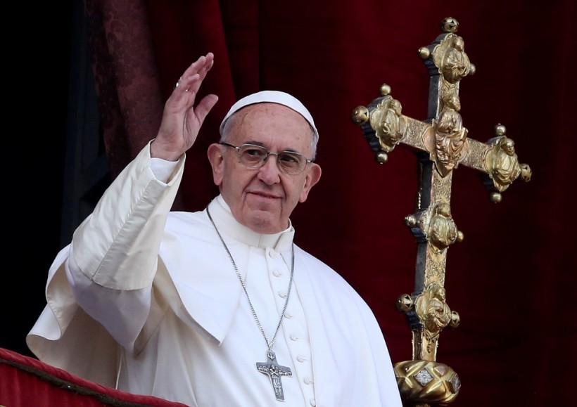 Papst Franziskus - freundlich, aber ernst. Seine Friedensappelle scheinen wie die seiner Vorgänger ungehört zu verhallen. (Quelle: reuters)