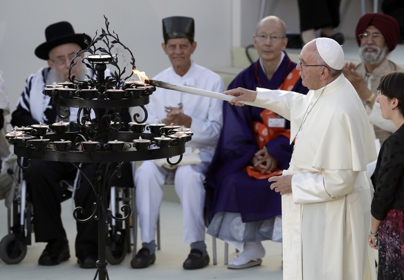 Papst Franziskus sieht die Religionen in der Pflicht, gemeinsam für den Frieden einzutreten. (Quelle: ap)
